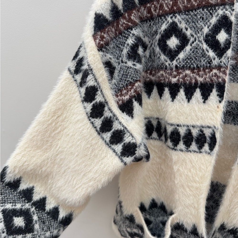 Cozy Geometric Pattern Sweater - Picture 3 of 4